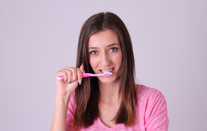 歯ブラシだけでのブラッシングでは虫歯や歯周病を予防できない！